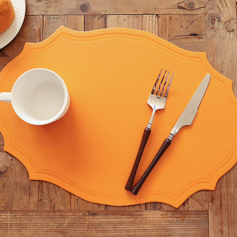 Tischsets aus Stoff mit unregelmäßiger Form